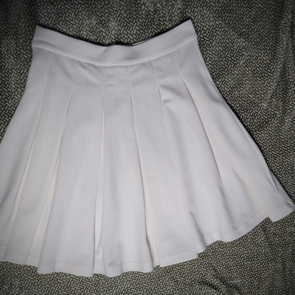 SHEIN White Pleated Tennis Skirt – Size Small
